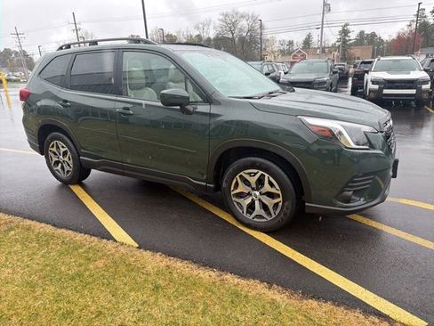 Used 2023 Subaru Forester Premium AWD/4WD image 3