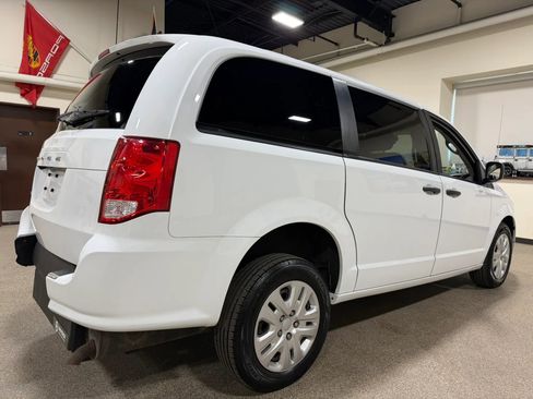 Used 2019 Dodge Grand Caravan SE FWD image 16
