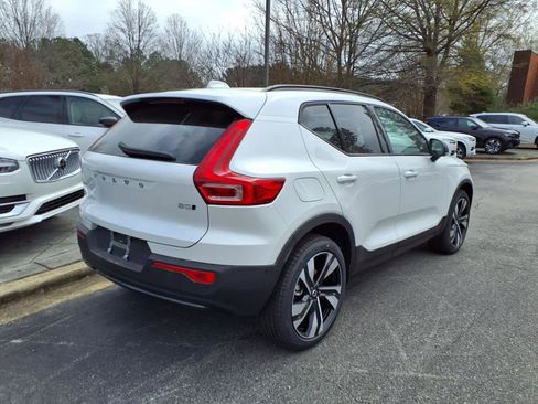 New 2025 Volvo XC40 B5 Ultra w/ Climate Package image 3