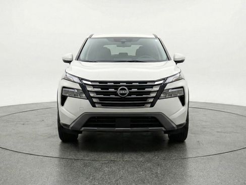 Used 2025 Nissan Rogue SV image 2