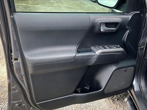 Used 2021 Toyota Tacoma TRD Off-Road w/ TRD Premium Off Road Package image 23