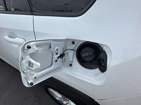 Used 2023 Toyota RAV4 XLE AWD/4WD image 50