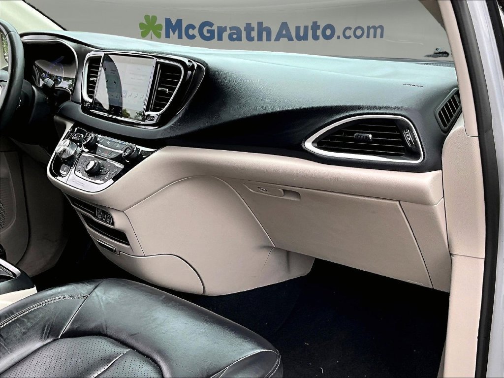 Used 2023 Chrysler Pacifica Touring-L FWD image 30