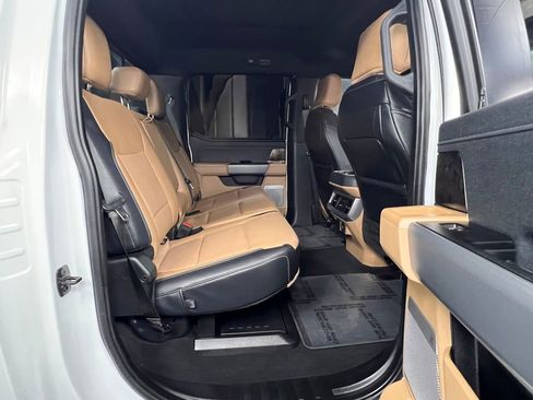 Used 2024 Ford F250 Lariat w/ Sport Appearance Package image 32