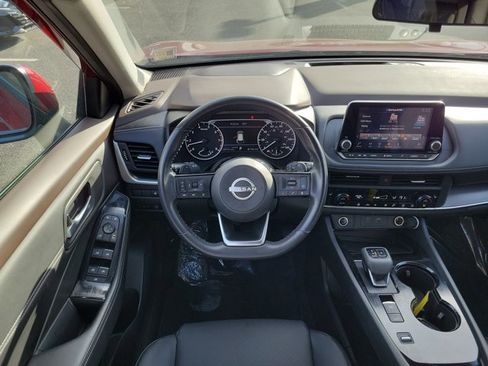 Used 2023 Nissan Rogue SV w/ SV Premium B Package image 12