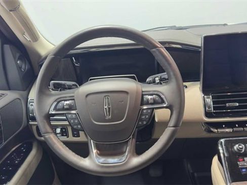 Used 2024 Lincoln Navigator Premiere image 23