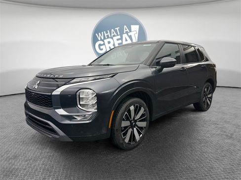 New 2025 Mitsubishi Outlander SE image 8