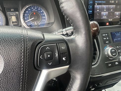 Used 2015 Toyota Sienna Limited Premium image 16