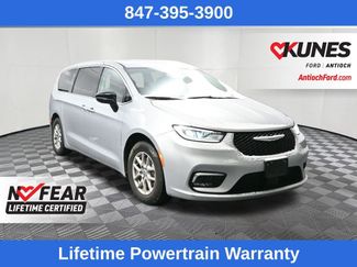 Used 2024 Chrysler Pacifica Touring-L video 1