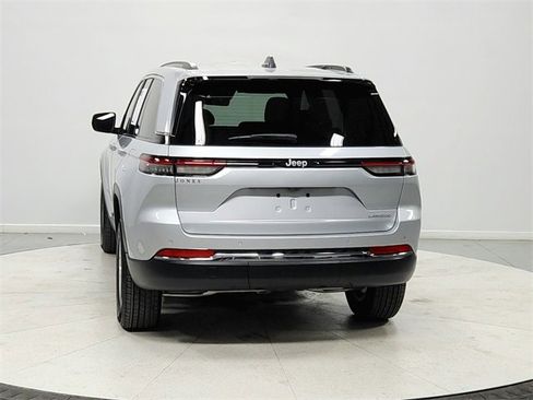 Used 2025 Jeep Grand Cherokee Laredo X w/ Luxury Tech Group I image 6