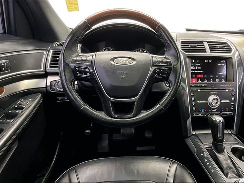 Used 2018 Ford Explorer Platinum AWD/4WD image 4