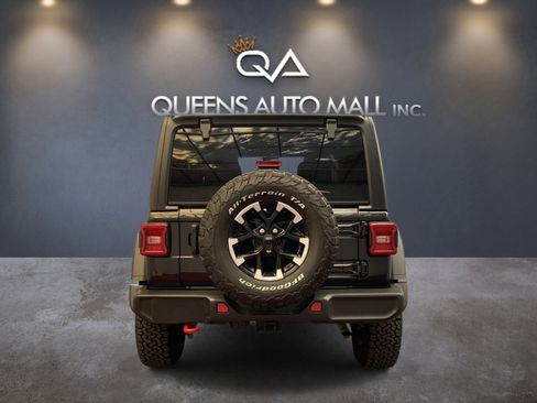 Used 2025 Jeep Wrangler Unlimited Rubicon AWD/4WD image 15