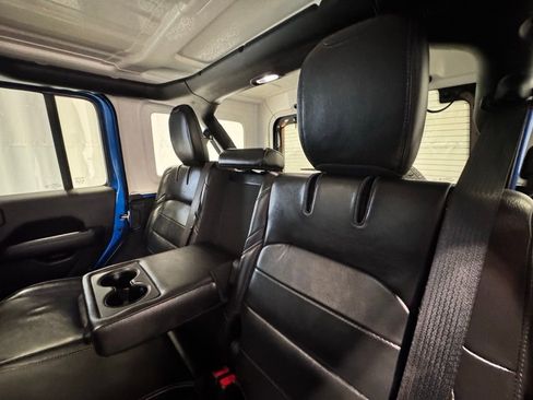 Used 2023 Jeep Wrangler Unlimited Sahara w/ Cold Weather Group image 27