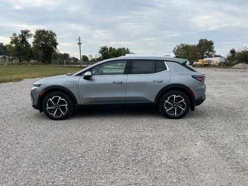New 2026 Chevrolet Equinox EV LT image 2
