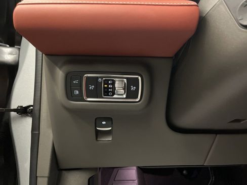 Used 2024 Lincoln Nautilus Black Label w/ Jet Appearance Package (87T) image 12