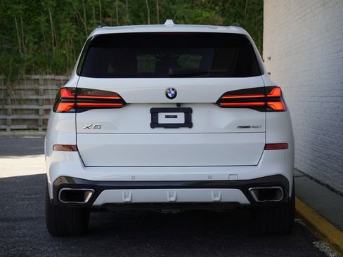 Used 2024 BMW X5 sDrive40i w/ M Sport Package RWD image 6