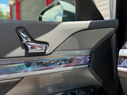 Used 2024 BMW i7 eDrive50 w/ M Sport Package RWD image 29