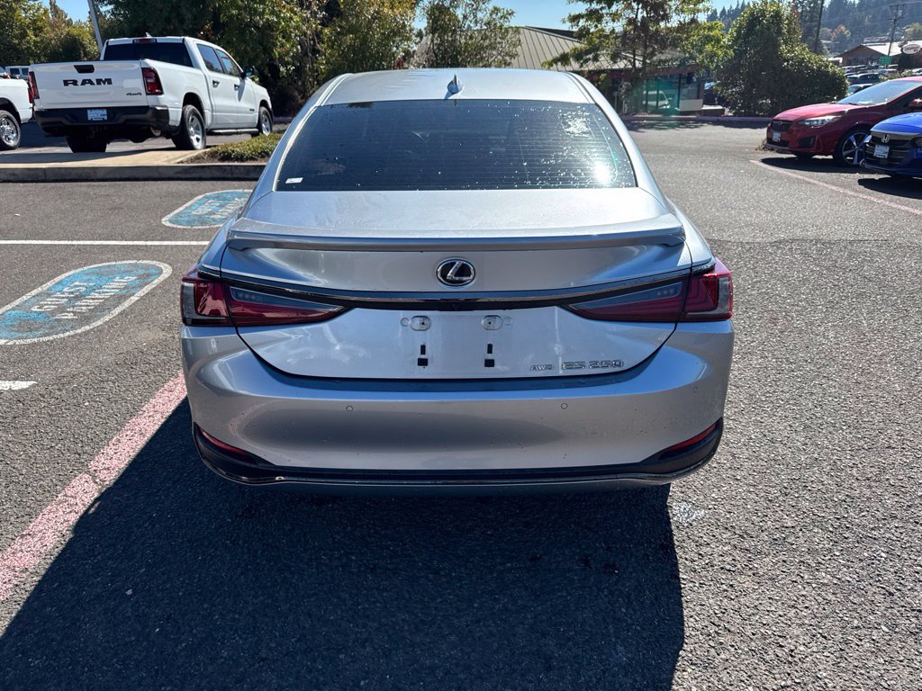 Used 2023 Lexus ES 250 w/ Accessory Package (Z2) AWD/4WD image 8