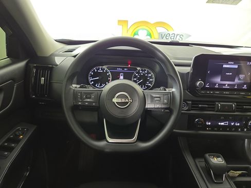 Used 2024 Nissan Pathfinder S image 14