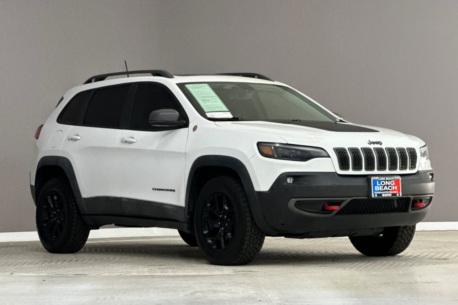 Used 2019 Jeep Cherokee Trailhawk AWD/4WD image 6