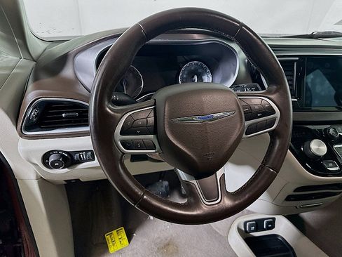 Used 2018 Chrysler Pacifica Touring-L Plus w/ Tire & Wheel Group image 12