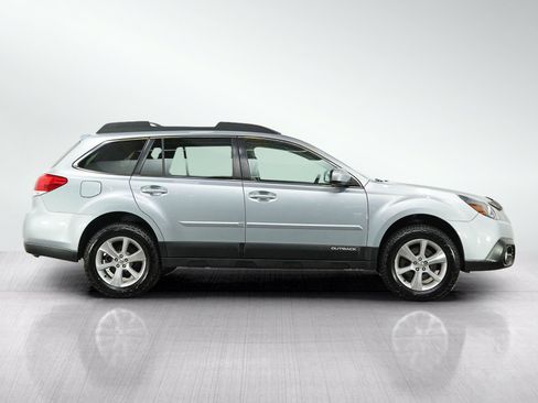 Used 2014 Subaru Outback 3.6R Limited AWD/4WD image 6