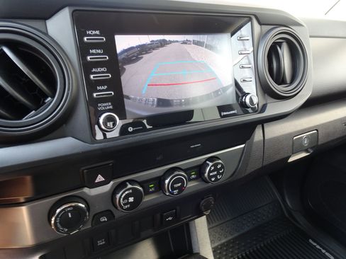 Used 2020 Toyota Tacoma SR AWD/4WD image 18
