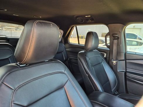 Used 2020 Ford Explorer XLT w/ Equipment Group 202A RWD image 14