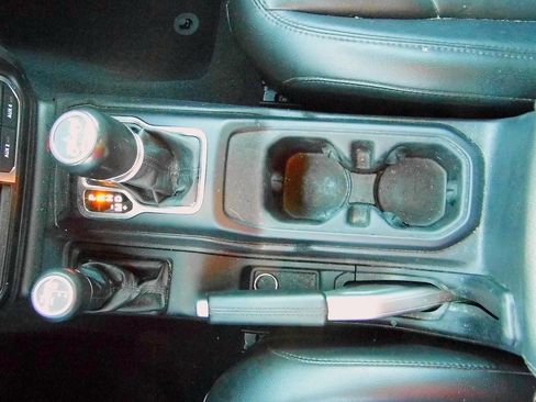 Used 2020 Jeep Wrangler Unlimited Sahara image 21