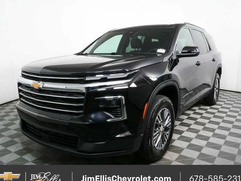 Certified 2025 Chevrolet Traverse LT FWD image 32