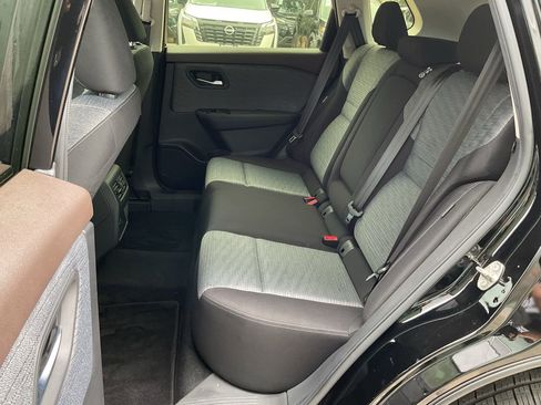 Used 2023 Nissan Rogue SV image 15