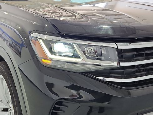 Certified 2023 Volkswagen Atlas Cross Sport SE w/ Panoramic Sunroof Package FWD image 6