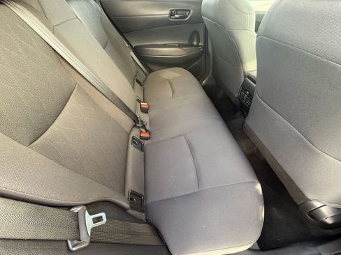 Used 2025 Toyota Corolla Cross LE image 31