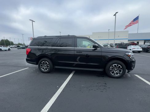 Used 2024 Ford Expedition Max XLT image 2