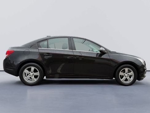 Used 2015 Chevrolet Cruze LT image 2