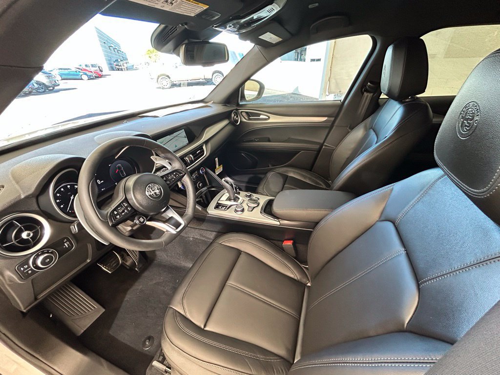 New 2025 Alfa Romeo Stelvio Sprint w/ Convenience Package AWD/4WD image 33