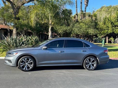 Used 2022 Volkswagen Passat 2.0T SE image 2