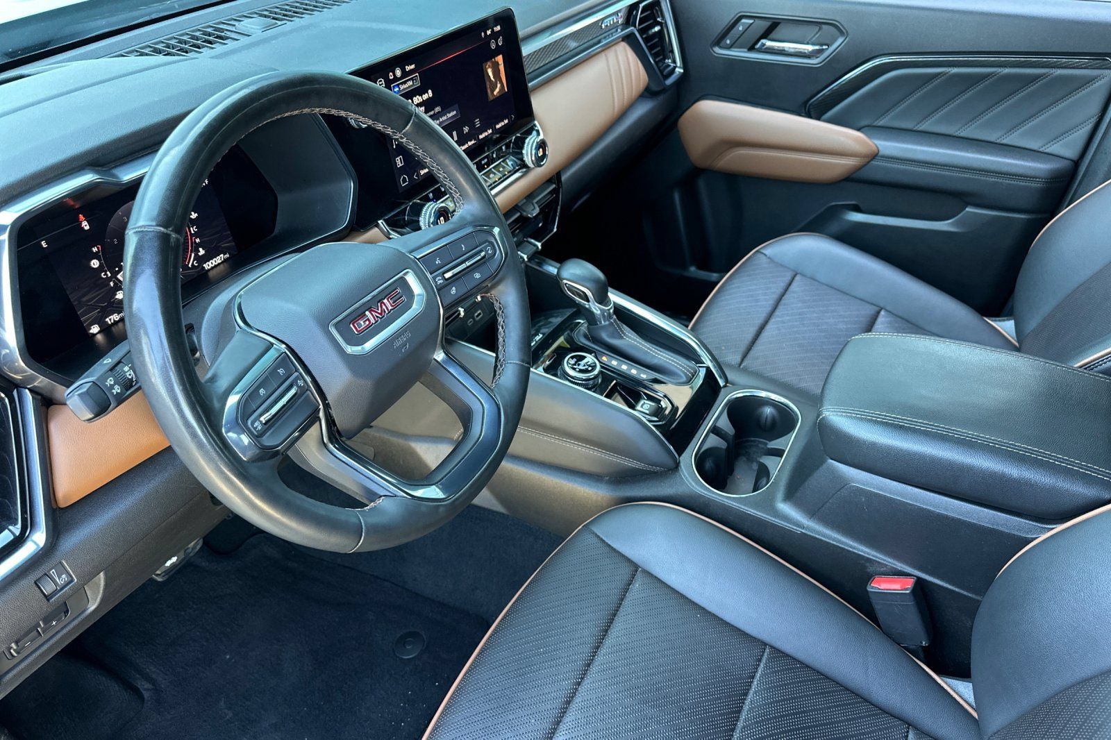 Used 2023 GMC Canyon AT4 w/ AT4 Premium Package AWD/4WD image 11