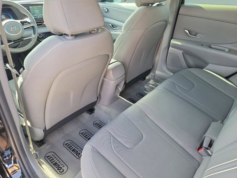 Used 2025 Hyundai Elantra Sport image 6