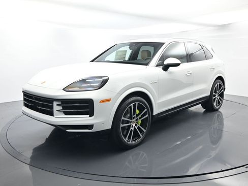 Certified 2026 Porsche Cayenne E-Hybrid image 1