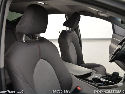 Used 2018 Toyota Camry LE image 20