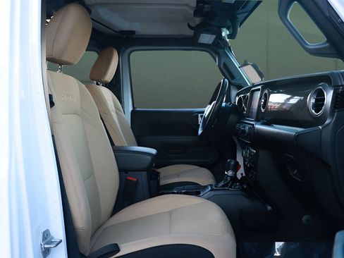 Used 2022 Jeep Wrangler Unlimited Sahara image 16