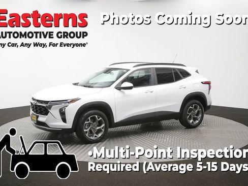 Used 2025 Chevrolet Trax LT FWD image 57
