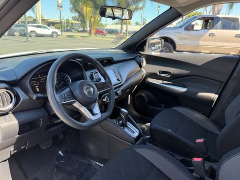 Used 2018 Nissan Kicks SV image 15