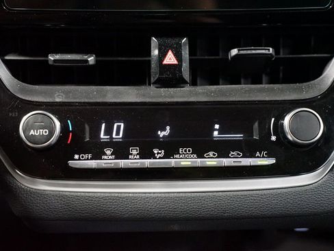 Used 2025 Toyota Corolla LE image 20