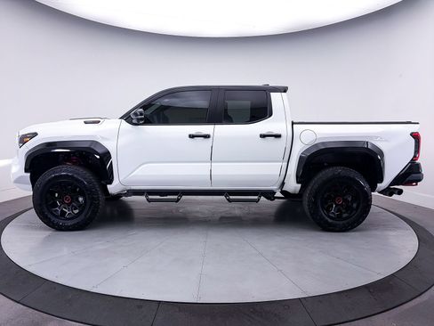 Used 2025 Toyota Tacoma TRD Pro AWD/4WD image 47