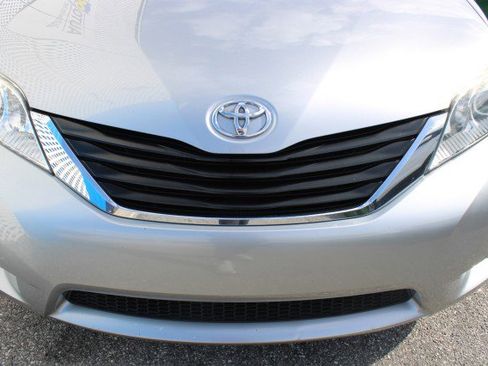 Used 2011 Toyota Sienna LE image 6