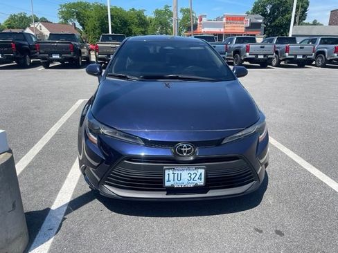 Used 2024 Toyota Corolla LE FWD image 3