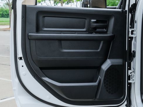 Used 2020 RAM 2500 Tradesman w/ Chrome Appearance Group image 35