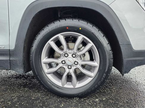 Certified 2024 GMC Terrain SLT AWD/4WD image 9